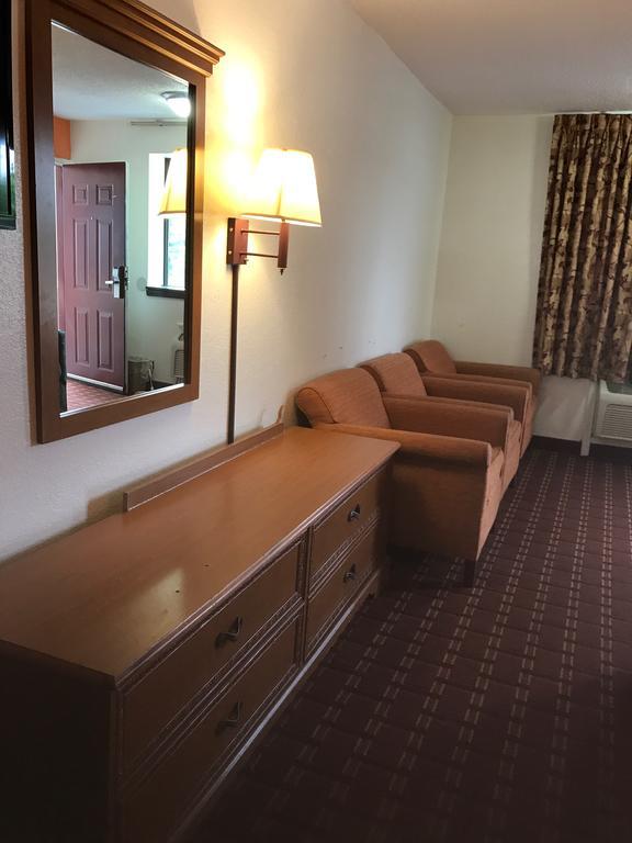 Royal Regency Inn Rock Hill Bagian luar foto
